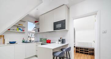 Quirky Unique 2BR Central Location