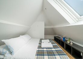 Quirky Unique 2BR Central Location