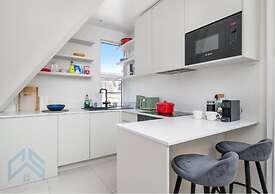 Quirky Unique 2BR Central Location