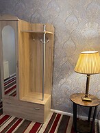 Smethwick - House - Sleeps 8 - Parking