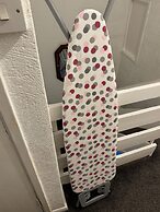 Smethwick - House - Sleeps 8 - Parking