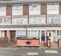 Smethwick - House - Sleeps 8 - Parking