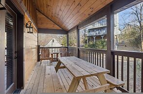 Fantastic Cabin w Gameroom Hot Tub Fireplace