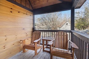 Fantastic Cabin w Gameroom Hot Tub Fireplace