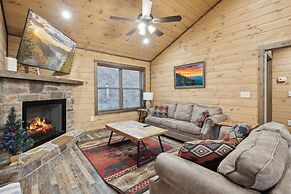 Fantastic Cabin w Gameroom Hot Tub Fireplace