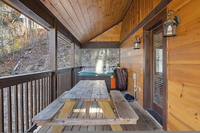 Fantastic Cabin w Gameroom Hot Tub Fireplace