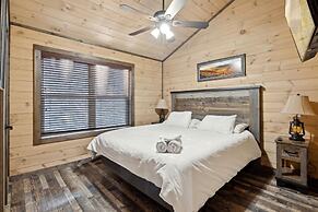 Fantastic Cabin w Gameroom Hot Tub Fireplace