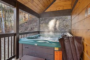 Fantastic Cabin w Gameroom Hot Tub Fireplace