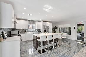 Daddy House-victoria Park With Pool