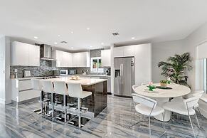 Daddy House-victoria Park With Pool