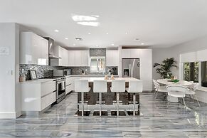 Daddy House-victoria Park With Pool