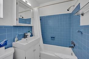 Waves on Desoto Lovely Studio 2