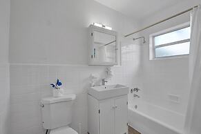 Waves on Desoto Beautiful Studio 5