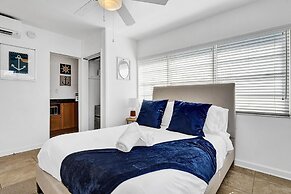 Waves on Desoto Beautiful Studio 5