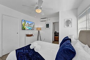 Waves on Desoto Beautiful Studio 5