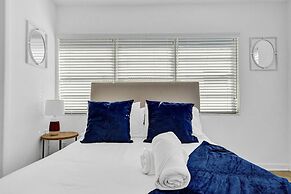 Waves on Desoto Beautiful Studio 5