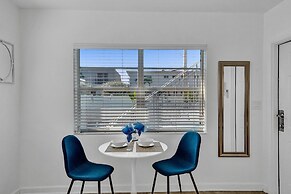 Waves on Desoto Beautiful Studio 5