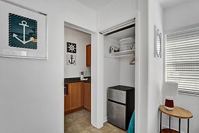 Waves on Desoto Beautiful Studio 5