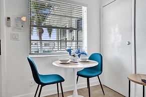 Waves on Desoto Beautiful Studio 7