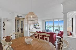 Le Petit Italie Water View 2 2 With Pool