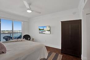 Le Petit Italie Water View 2 2 With Pool