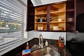 Lovely 1- Bedroom Rental Unit With Pool