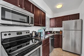 Lovely 1- Bedroom Rental Unit With Pool