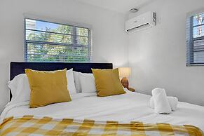 Lovely 1- Bedroom Rental Unit With Pool