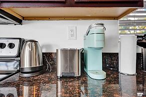 Lovely 1- Bedroom Rental Unit With Pool