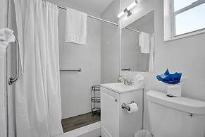 Waves on Desoto Studio With Pool 3