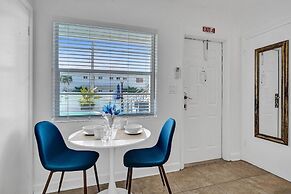 Waves on Desoto Studio With Pool 3