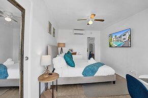 Waves on Desoto Studio With Pool 3