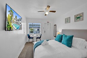 Waves on Desoto Studio With Pool 3