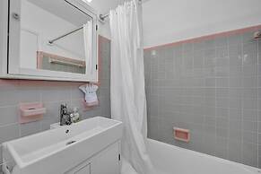 Waves on Desoto Deluxe Studio 4