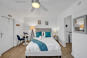 Waves on Desoto Deluxe Studio 4