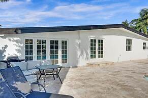 New Pool House 3-bedroom Home Victoria Park