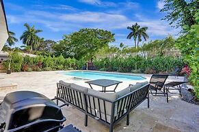 New Pool House 3-bedroom Home Victoria Park