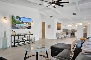 New Pool House 3-bedroom Home Victoria Park