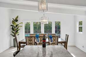 New Pool House 3-bedroom Home Victoria Park