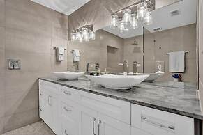 New Pool House 3-bedroom Home Victoria Park