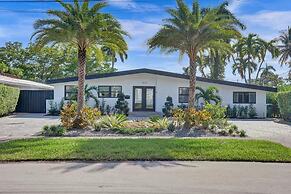 New Pool House 3-bedroom Home Victoria Park