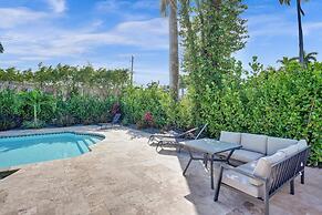 New Pool House 3-bedroom Home Victoria Park