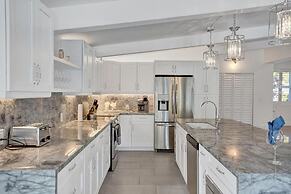 New Pool House 3-bedroom Home Victoria Park