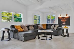 New Pool House 3-bedroom Home Victoria Park