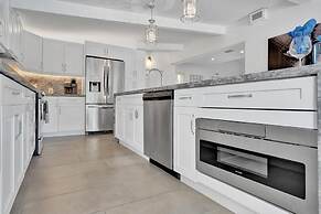 New Pool House 3-bedroom Home Victoria Park