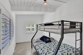 New Pool House 3-bedroom Home Victoria Park