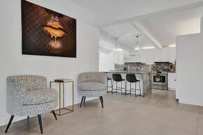 New Pool House 3-bedroom Home Victoria Park