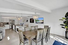 New Pool House 3-bedroom Home Victoria Park