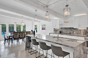 New Pool House 3-bedroom Home Victoria Park