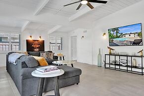 New Pool House 3-bedroom Home Victoria Park